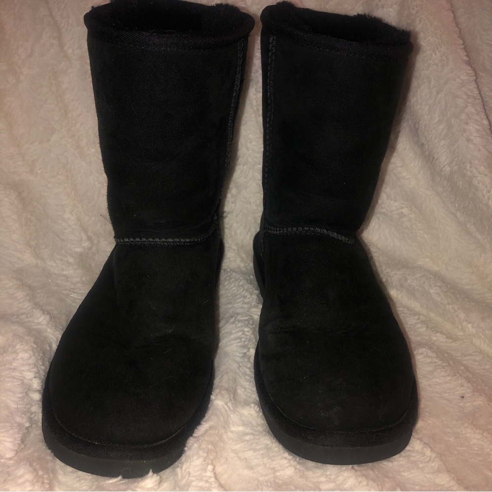 UGG Short boot, black. SZ 7